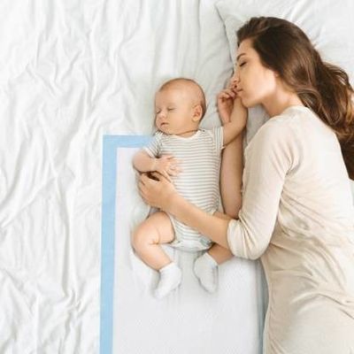 शिशु और वयस्क अस्पताल मेडिकल डिस्पोजेबल अंडरपैड अवशोषक 65*51CM 7ply